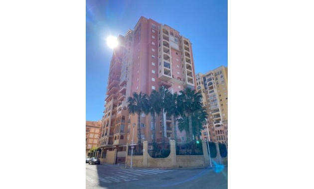 Venta - Apartamento / piso -
Torrevieja