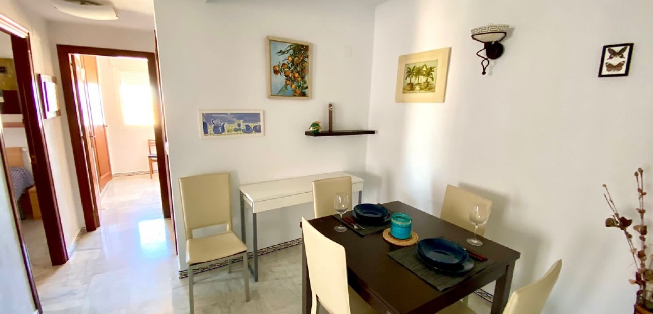 Venta - Apartamento / piso -
Torrevieja