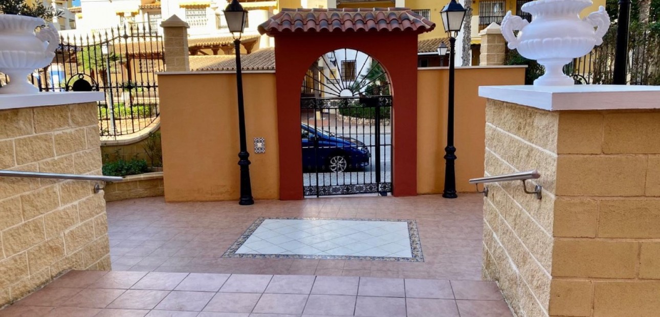 Venta - Apartamento / piso -
Torrevieja