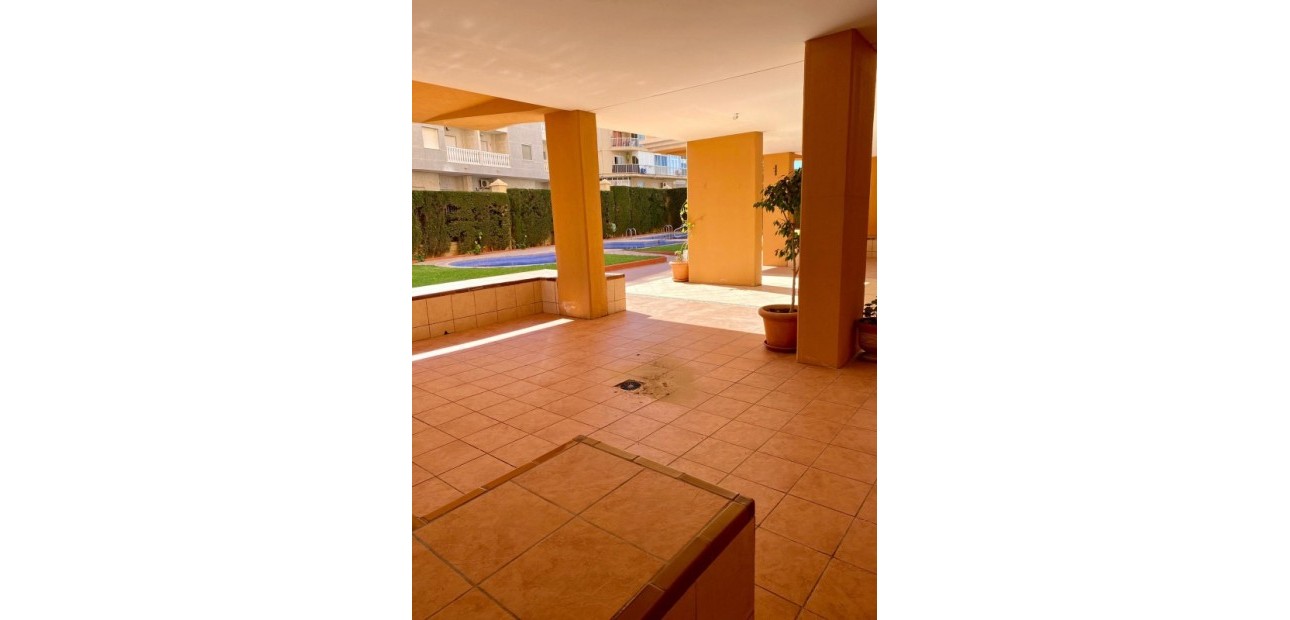 Venta - Apartamento / piso -
Torrevieja