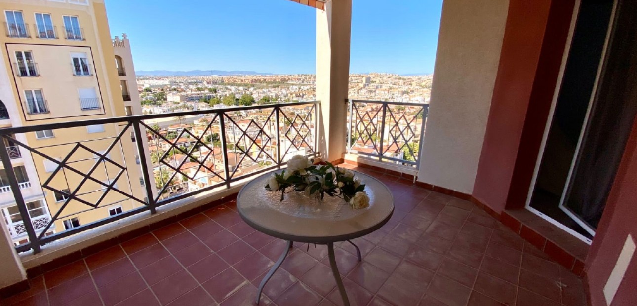 Venta - Apartamento / piso -
Torrevieja