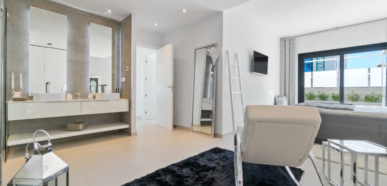 Herverkoop - Villa -
Dehesa de Campoamor