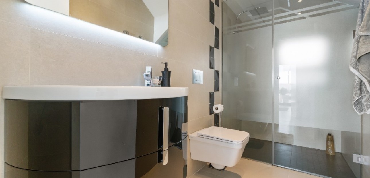 Herverkoop - Villa -
Dehesa de Campoamor