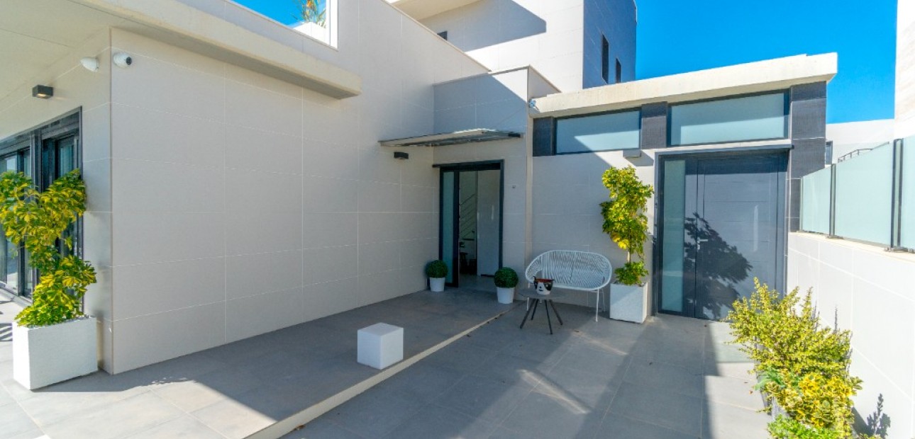 Herverkoop - Villa -
Dehesa de Campoamor