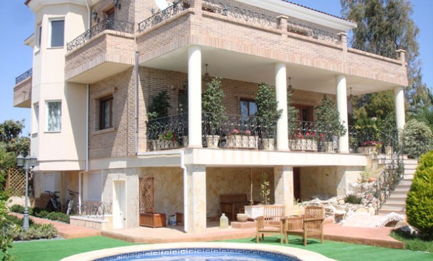 Sale - Villa -
Ciudad Quesada