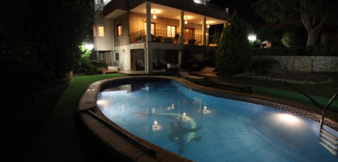 Sale - Villa -
Ciudad Quesada