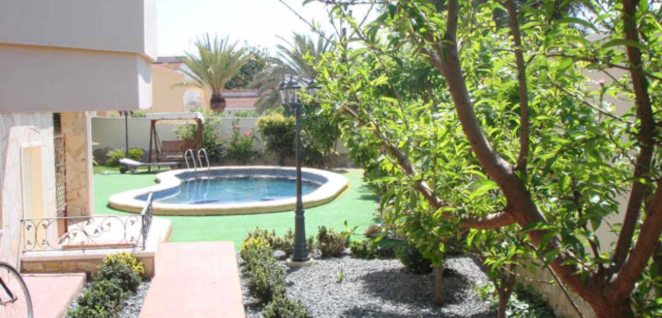 Sale - Villa -
Ciudad Quesada