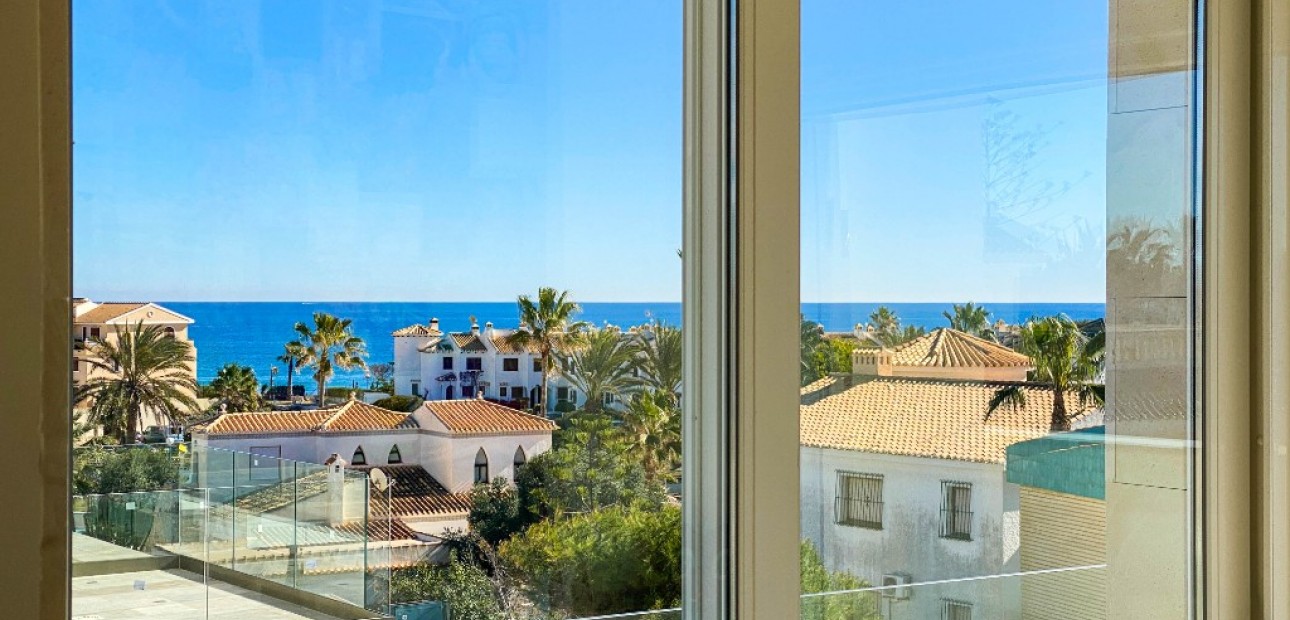 Sale - Villa -
La Zenia