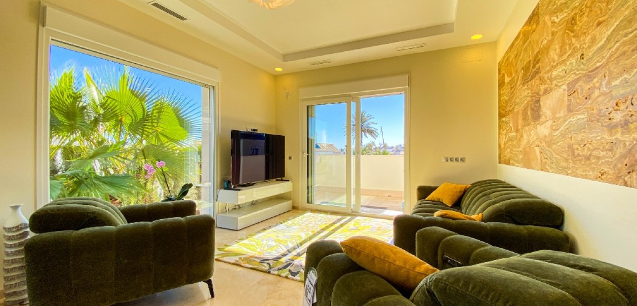 Sale - Villa -
La Zenia