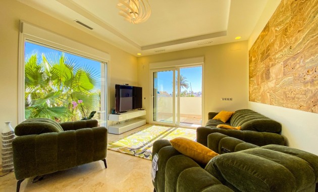 Sale - Villa -
La Zenia