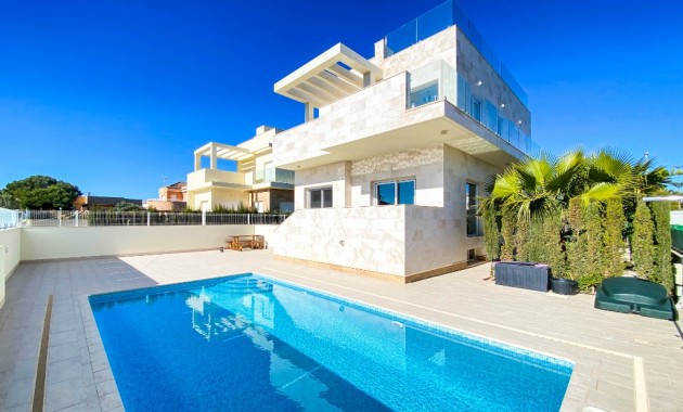 Sale - Villa -
La Zenia