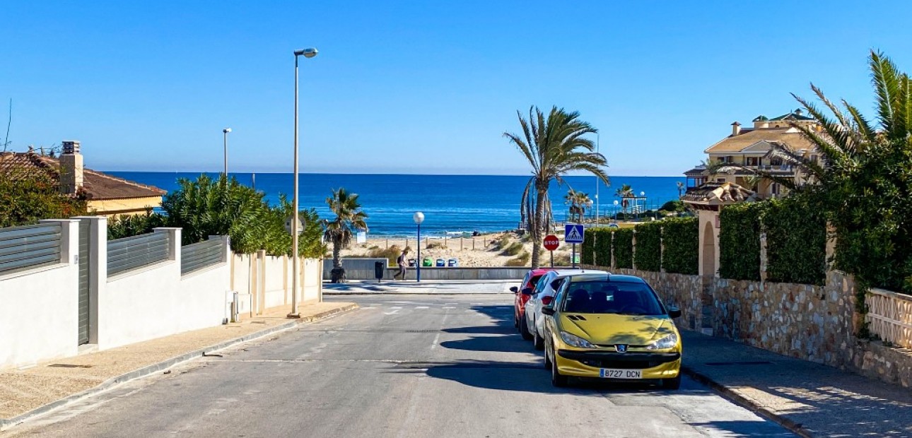 Sale - Villa -
La Zenia