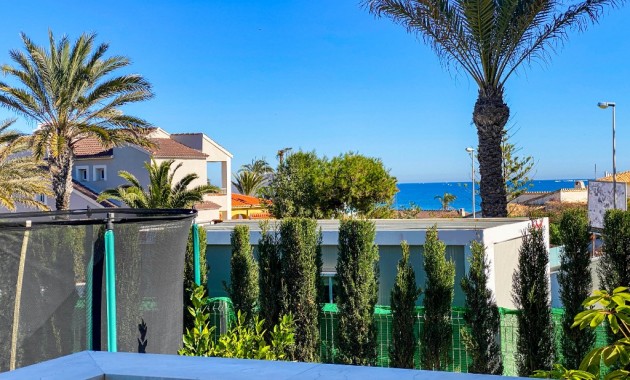Sale - Villa -
La Zenia