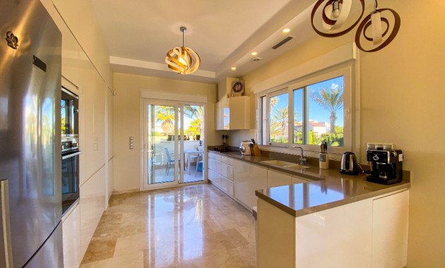 Sale - Villa -
La Zenia