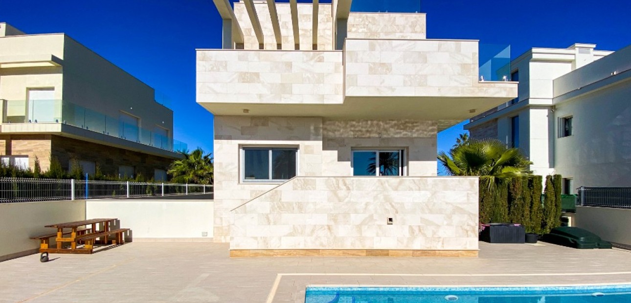 Sale - Villa -
La Zenia