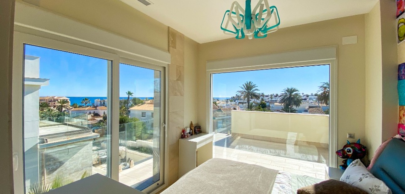 Sale - Villa -
La Zenia