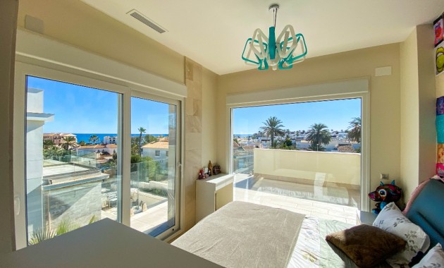 Sale - Villa -
La Zenia