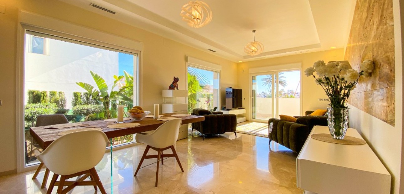 Sale - Villa -
La Zenia