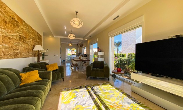 Sale - Villa -
La Zenia