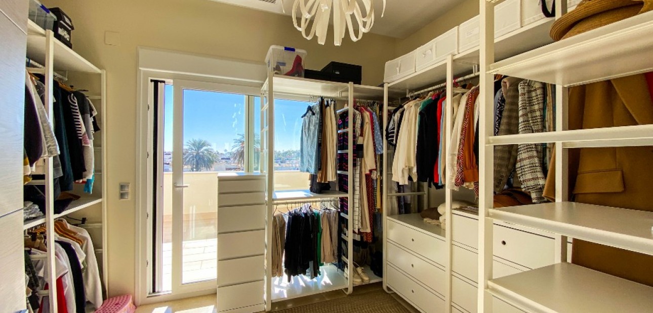 Sale - Villa -
La Zenia