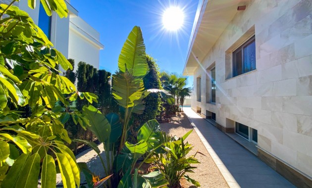 Sale - Villa -
La Zenia