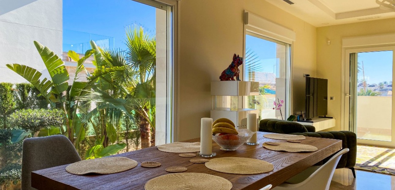 Sale - Villa -
La Zenia