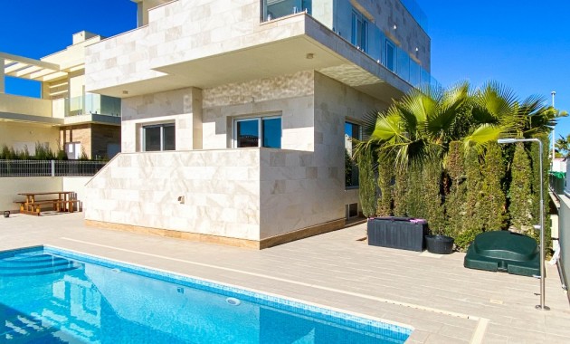 Sale - Villa -
La Zenia