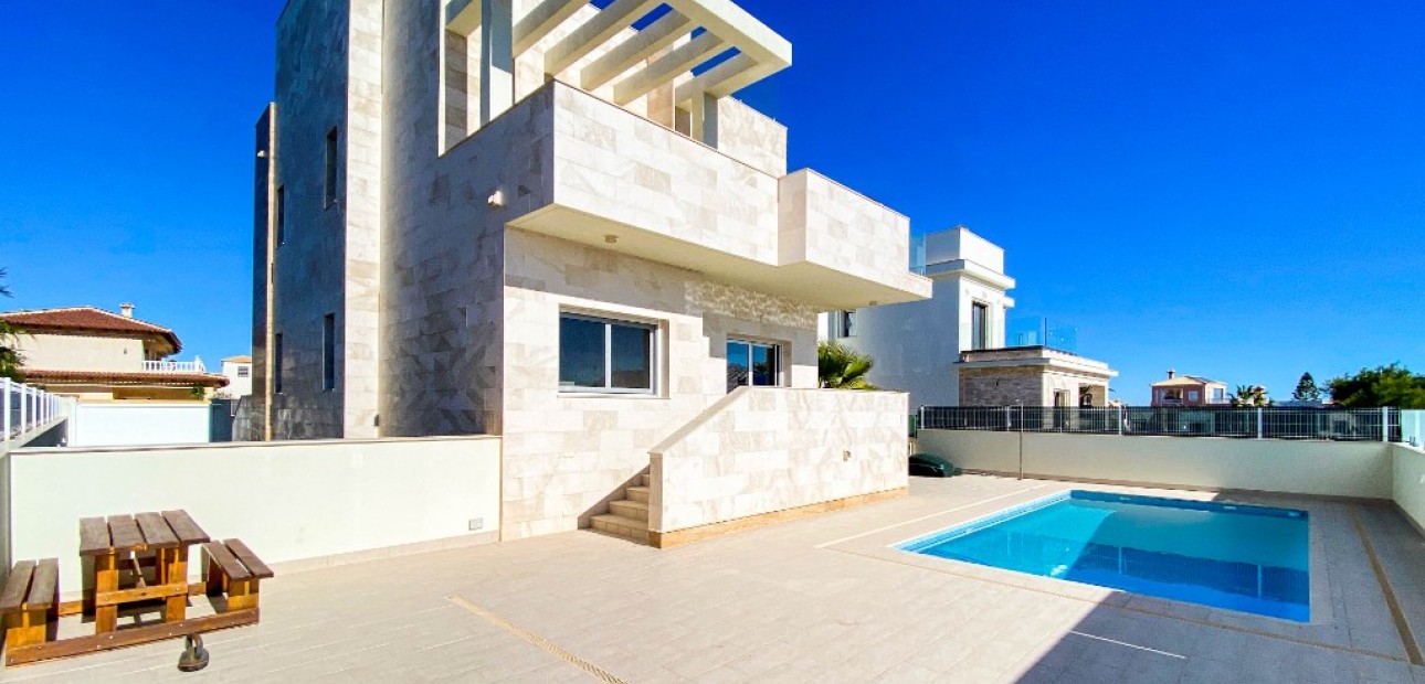 Sale - Villa -
La Zenia