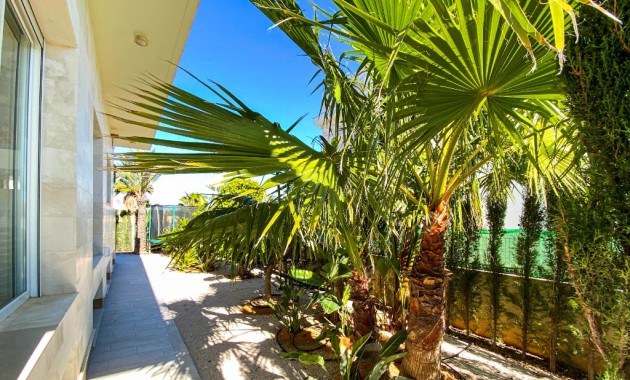 Sale - Villa -
La Zenia