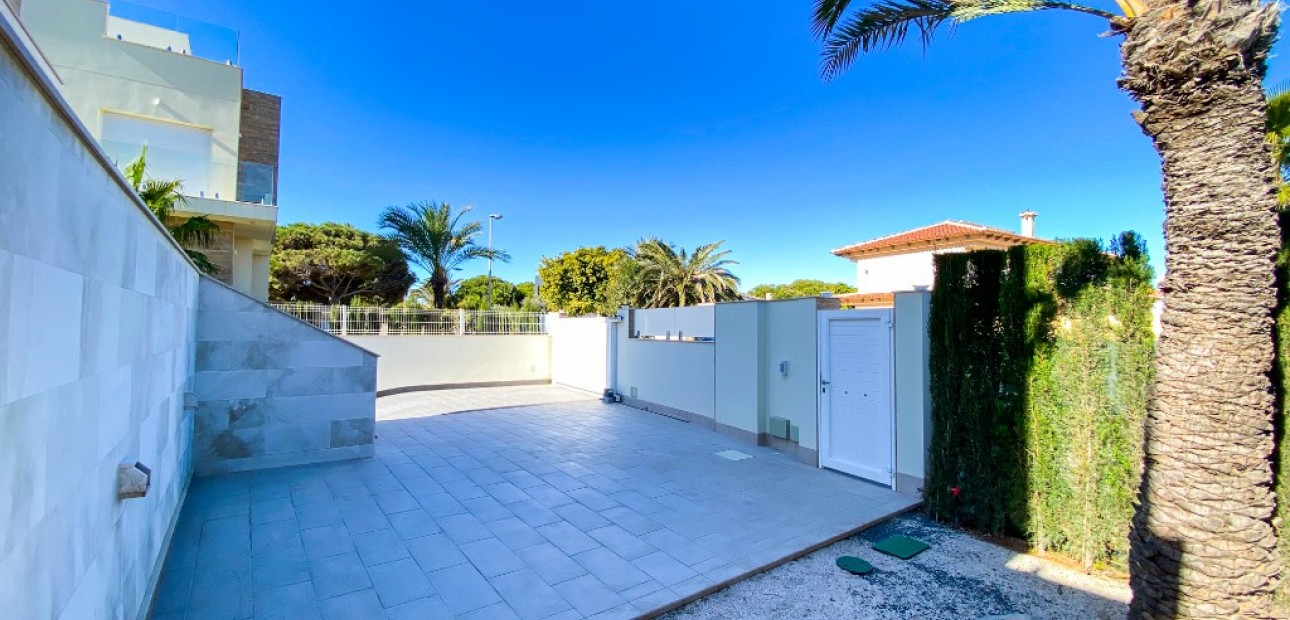 Sale - Villa -
La Zenia
