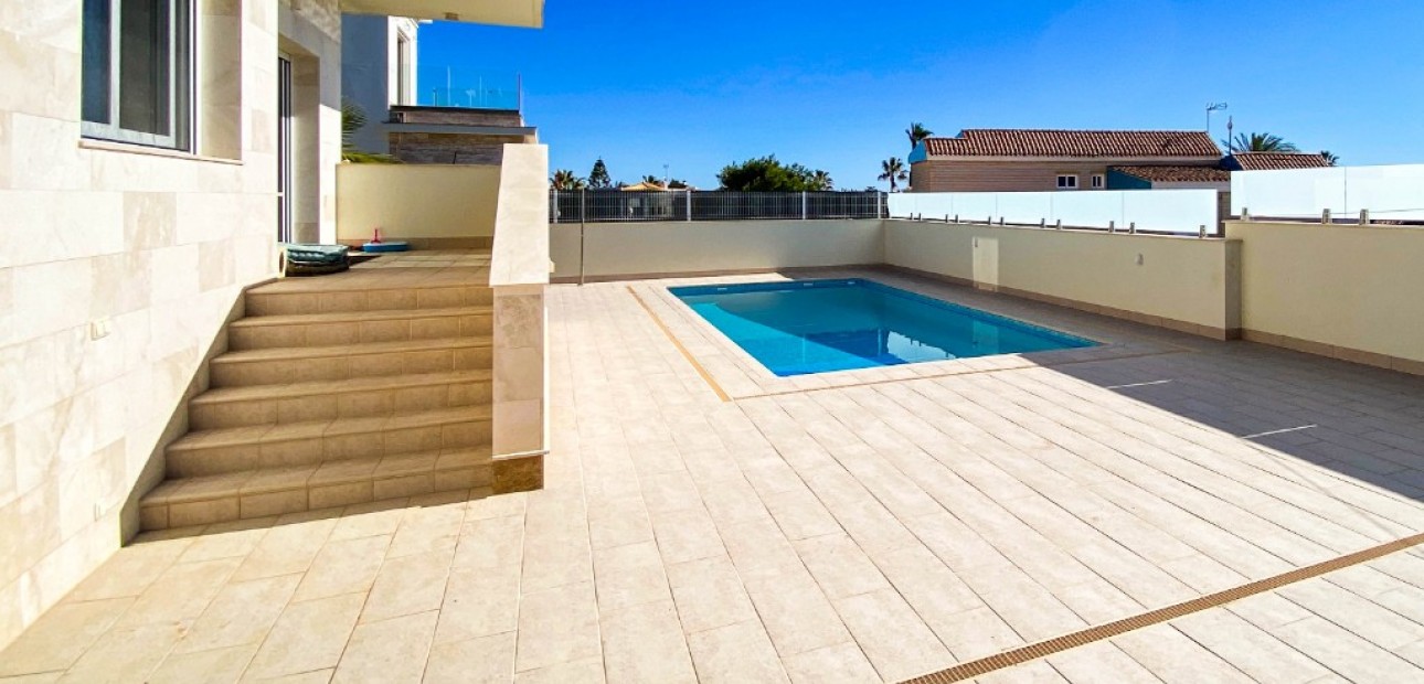Sale - Villa -
La Zenia
