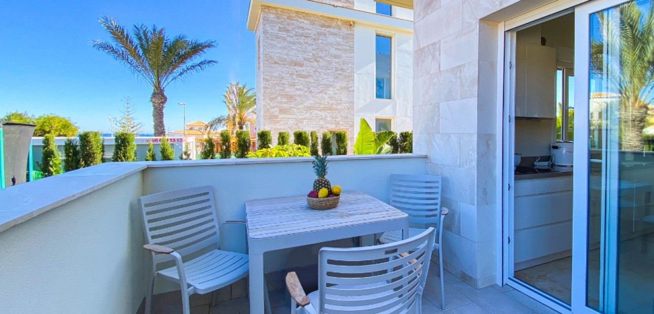 Sale - Villa -
La Zenia
