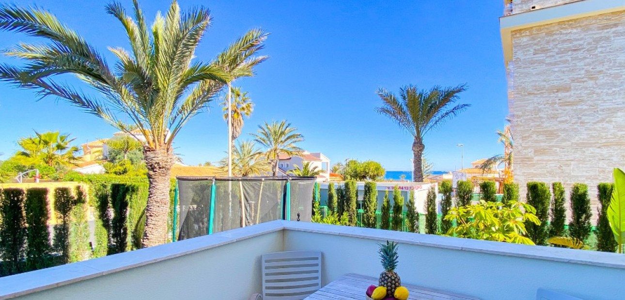 Sale - Villa -
La Zenia