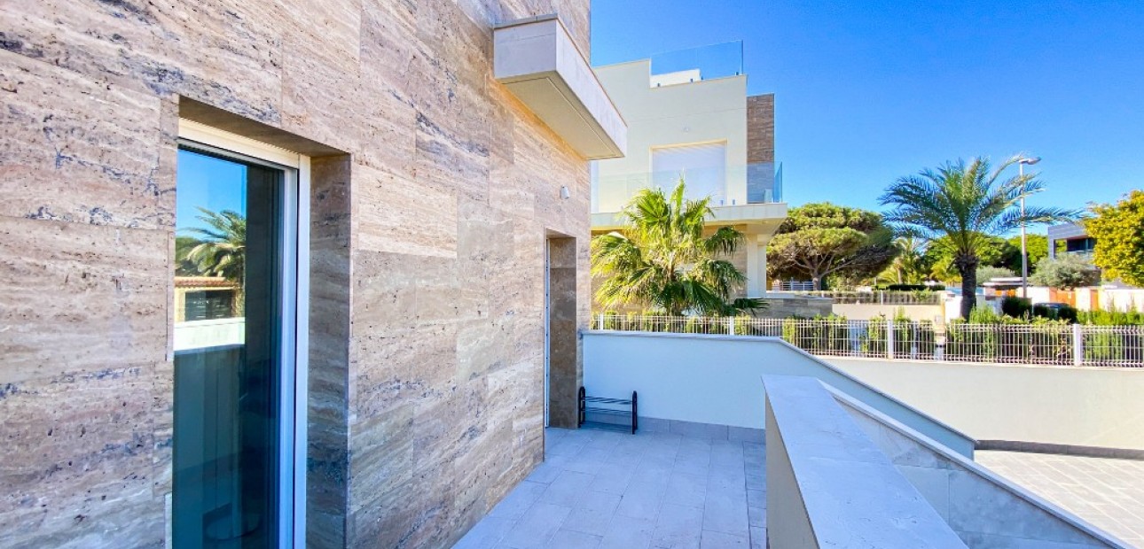 Sale - Villa -
La Zenia