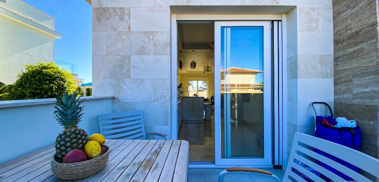 Sale - Villa -
La Zenia