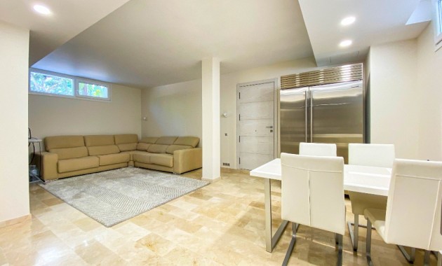 Sale - Villa -
La Zenia