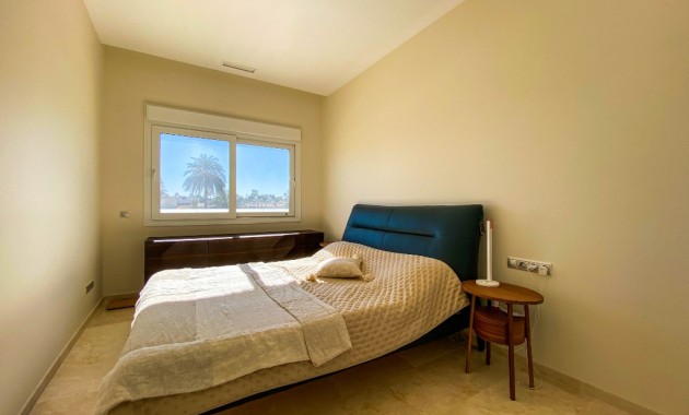 Sale - Villa -
La Zenia