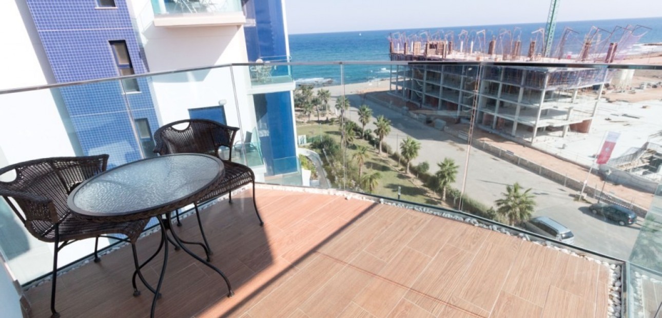 Venta - Apartamento / piso -
Punta Prima