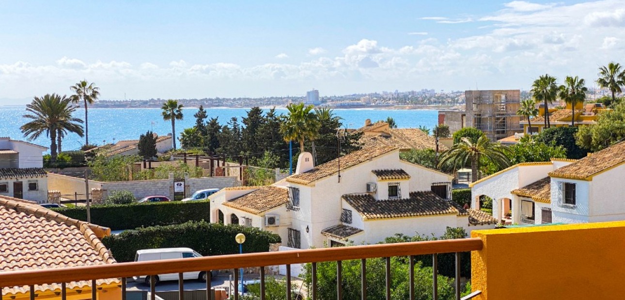 Alquiler a corto plazo - Apartamento / piso -
Punta Prima - La Recoleta