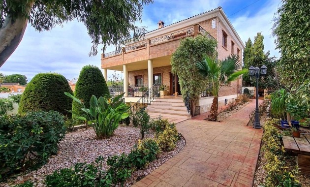 Sale - Villa -
Ciudad Quesada