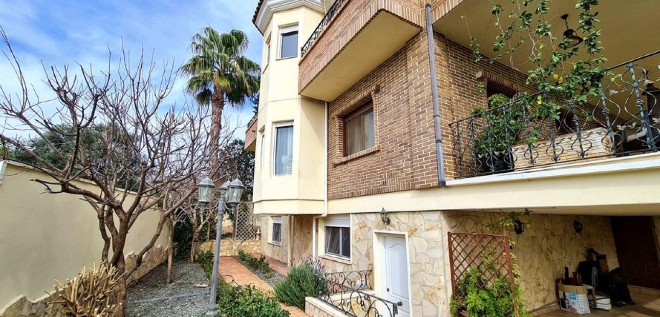 Sale - Villa -
Ciudad Quesada