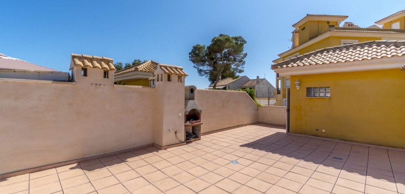 Venta - Apartamento / piso -
Dehesa de Campoamor