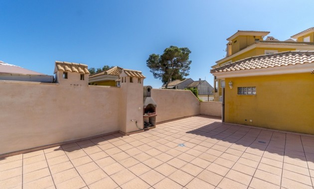 Venta - Apartamento / piso -
Dehesa de Campoamor