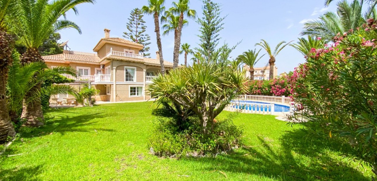 Venta - Luxury Villa -
Villamartin