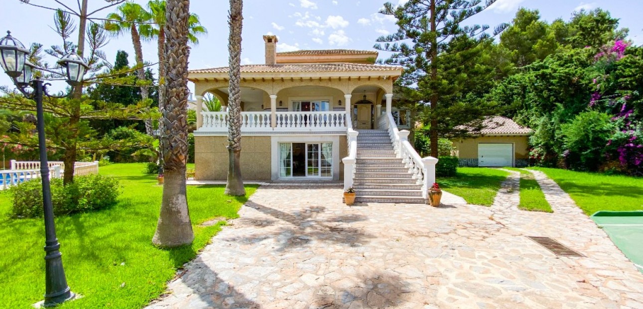 Venta - Luxury Villa -
Villamartin