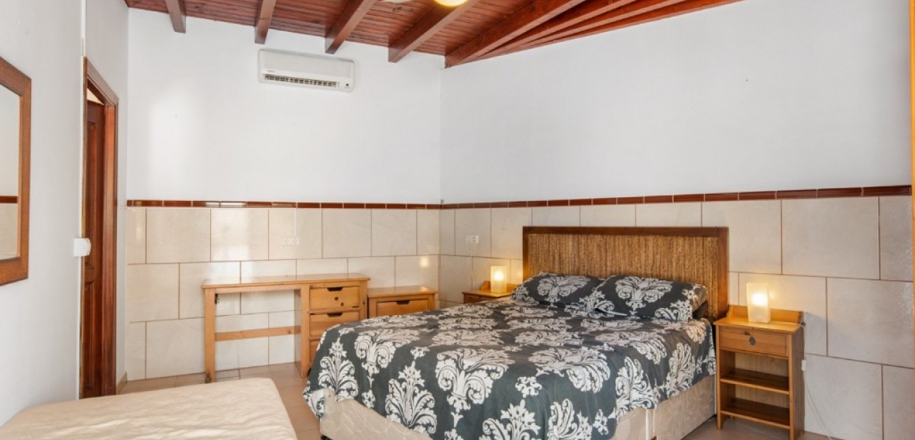 Herverkoop - Finca Country Property -
Catral