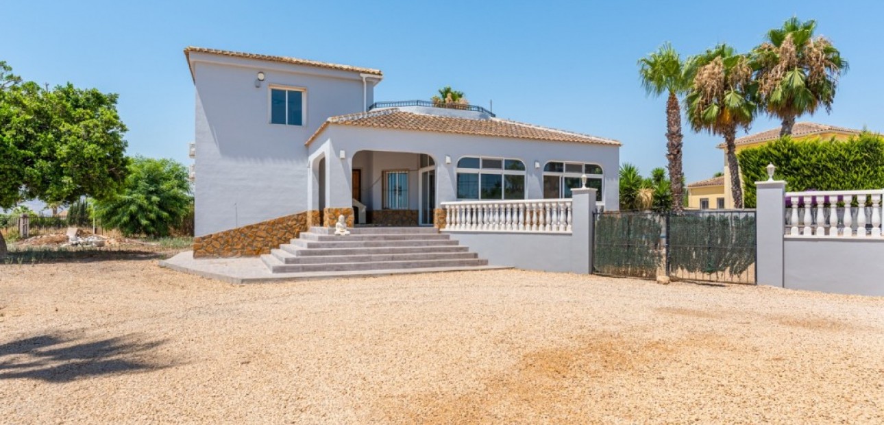 Herverkoop - Finca Country Property -
Catral