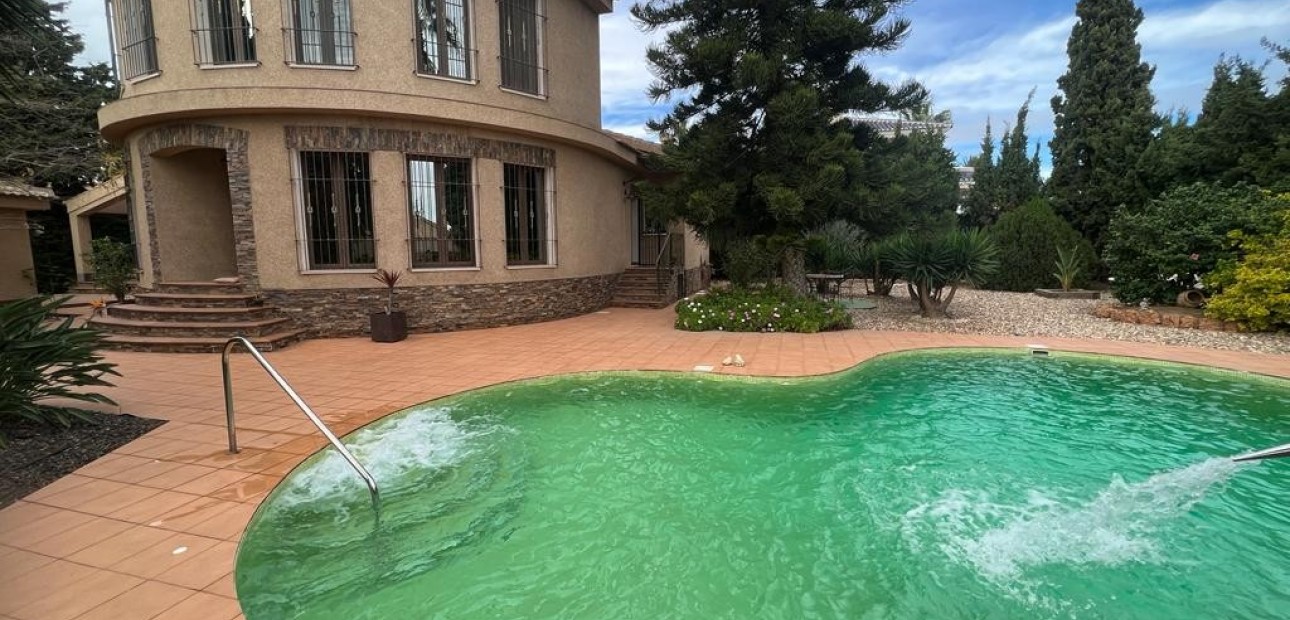 Sale - Villa -
Ciudad Quesada