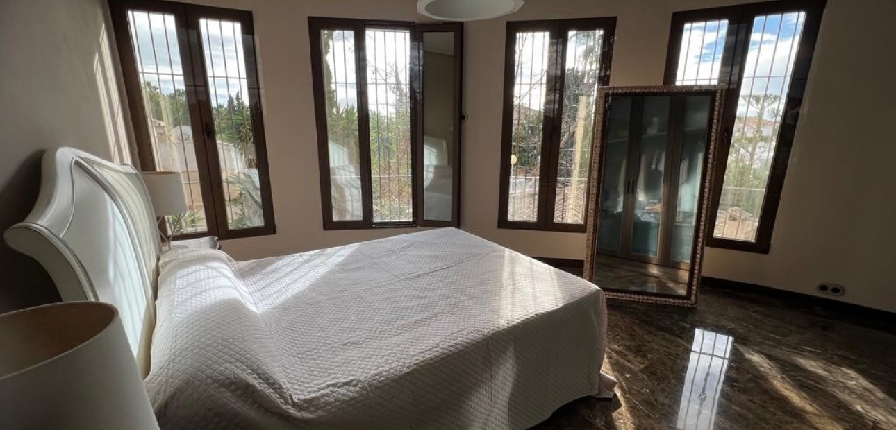 Sale - Villa -
Ciudad Quesada