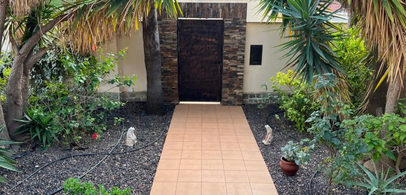 Sale - Villa -
Ciudad Quesada